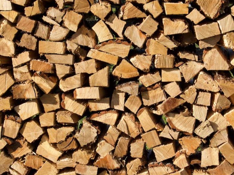 Kiln-dried vs seasoned firewood compared side by side